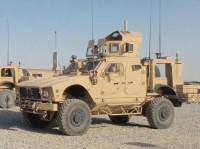 [ẢNH] Xe bọc thép Mỹ đang canh giữ mỏ dầu Syria sẵn sàng nổ súng vào đối phương