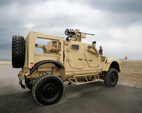 [ẢNH] Xe bọc thép Mỹ đang canh giữ mỏ dầu Syria sẵn sàng nổ súng vào đối phương