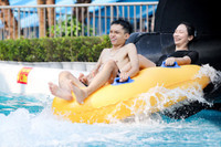 Tránh nóng ở công viên nước Hồ Tây