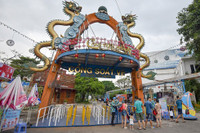 Tránh nóng ở công viên nước Hồ Tây