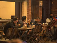 Cuộc sống người dân Hà Nội như thế nào khi phát hiện người nhiễm Covid-19?