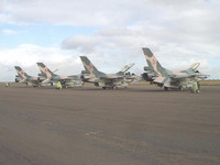 [ẢNH] F-16 Venezuela bay cắt mặt tàu chiến Mỹ để hộ tống tàu chở dầu Iran