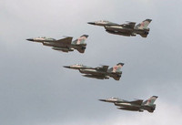 [ẢNH] F-16 Venezuela bay cắt mặt tàu chiến Mỹ để hộ tống tàu chở dầu Iran