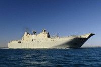 [ẢNH] Siêu tàu đổ bộ tấn công Australia sắp thăm Việt Nam mạnh đến mức nào?