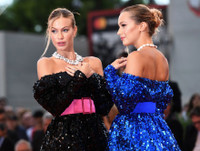 [Ảnh] Không rời mắt trước dàn diễn viên, người mẫu xinh đẹp tại LHP quốc tế Venice