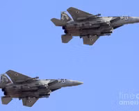 [ẢNH] Phòng không Syria bất lực khi bị tiêm kích Israel chế áp điện tử