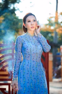 Hoa hậu Thu Hoài dù 3 con vẫn gây sốt với bộ sưu tập áo dài