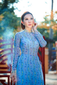 Hoa hậu Thu Hoài dù 3 con vẫn gây sốt với bộ sưu tập áo dài