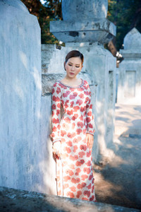 Hoa hậu Thu Hoài dù 3 con vẫn gây sốt với bộ sưu tập áo dài