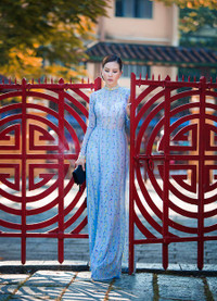 Hoa hậu Thu Hoài dù 3 con vẫn gây sốt với bộ sưu tập áo dài