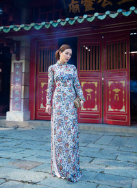 Hoa hậu Thu Hoài dù 3 con vẫn gây sốt với bộ sưu tập áo dài