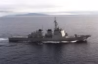 [ẢNH] Khu trục hạm tỷ đô của Nhật suýt nữa bị bão nhấn chìm xuống biển