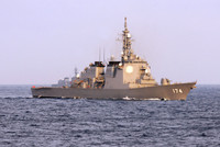 [ẢNH] Khu trục hạm tỷ đô của Nhật suýt nữa bị bão nhấn chìm xuống biển