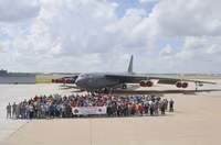 [ẢNH] B-52 Mỹ đột ngột bay sát đảo nhân tạo phi pháp ở biển Đông khiến Trung Quốc giật mình?