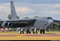 [ẢNH] B-52 Mỹ đột ngột bay sát đảo nhân tạo phi pháp ở biển Đông khiến Trung Quốc giật mình?