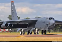 [ẢNH] B-52 Mỹ đột ngột bay sát đảo nhân tạo phi pháp ở biển Đông khiến Trung Quốc giật mình?