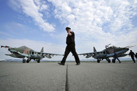 [ẢNH] Su-25 hiện diện tại Hmeimim nhiều bất thường, dấu hiệu sắp đánh lớn?