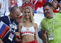 [ẢNH] Có nữ CĐV xinh đẹp nhất World Cup vẫn khiến Nga thua thảm?