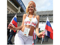 [ẢNH] Có nữ CĐV xinh đẹp nhất World Cup vẫn khiến Nga thua thảm?