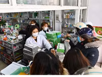 Nhiều nơi tranh thủ tăng giá, nhưng vẫn có điểm phát miễn phí khẩu trang