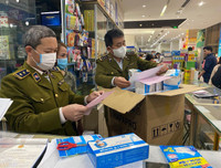 Nhiều nơi tranh thủ tăng giá, nhưng vẫn có điểm phát miễn phí khẩu trang