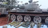 [ẢNH] Chiến tăng T-62M Nga vừa viện trợ cho Syria đã bị phiến quân đánh tan tành