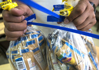 Pháp khám xét văn phòng của hãng Lactalis sau bê bối sữa nhiễm khuẩn