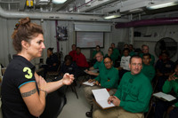 [ẢNH] Siêu tàu sân bay Mỹ cập cảnh Việt Nam, động thái nhỏ - ý nghĩa lớn