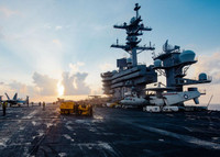 [ẢNH] Siêu tàu sân bay Mỹ cập cảnh Việt Nam, động thái nhỏ - ý nghĩa lớn