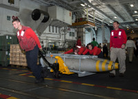 [ẢNH] Siêu tàu sân bay Mỹ cập cảnh Việt Nam, động thái nhỏ - ý nghĩa lớn