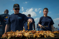 [ẢNH] Siêu tàu sân bay Mỹ cập cảnh Việt Nam, động thái nhỏ - ý nghĩa lớn