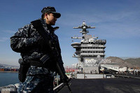 [ẢNH] Siêu tàu sân bay Mỹ cập cảnh Việt Nam, động thái nhỏ - ý nghĩa lớn