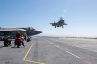 [ẢNH] Tàu đổ bộ tối tân nhất của Mỹ mang đầy F-35B tập trận tại Biển Đông