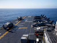 [ẢNH] Tàu đổ bộ tối tân nhất của Mỹ mang đầy F-35B tập trận tại Biển Đông