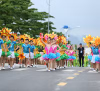 Mãn nhãn với những vũ điệu đường phố rực rỡ mở màn Carnaval Hạ Long 2019