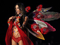 Những người mẫu hút hồn nhất tại show diễn nội y nổi tiếng thế giới