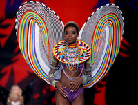 Những người mẫu hút hồn nhất tại show diễn nội y nổi tiếng thế giới