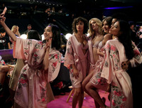 Những người mẫu hút hồn nhất tại show diễn nội y nổi tiếng thế giới