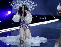 Những người mẫu hút hồn nhất tại show diễn nội y nổi tiếng thế giới