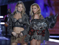 Những người mẫu hút hồn nhất tại show diễn nội y nổi tiếng thế giới