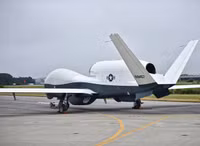 [ẢNH] Sau 2 siêu tàu sân bay, Mỹ bất ngờ điều thêm ‘đại bàng xám’ tới Biển Đông làm gì?