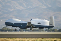 [ẢNH] Sau 2 siêu tàu sân bay, Mỹ bất ngờ điều thêm ‘đại bàng xám’ tới Biển Đông làm gì?