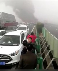 Trung Quốc: 30 xe đâm lên hoàn làm 18 người chết