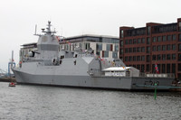 [ẢNH] Cận cảnh thiệt hại nặng nề của khu trục hạm Aegis sau khi bị tàu chở dầu 