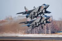 [ẢNH] Cho MiG-31 đánh chặn trên tầng bình lưu, đòn gió của Nga liệu có hiệu quả?