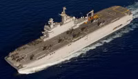[ẢNH] Tàu sân bay Mistral của Ai Cập mang đầy trực thăng tấn công hiện đại tới Libya tham chiến