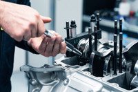 [ẢNH] Siêu động cơ ô tô hơn 700 mã lực nhưng chỉ nặng chưa đầy 200kg