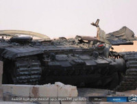 [ẢNH] Tử chiến tại Al-Bukamal, IS thiêu rụi xe tăng hiện đại T-90A của Syria
