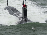 [ẢNH] Siêu tàu ngầm hạt nhân- ‘cận vệ’ tàu sân bay Mỹ lầm lũi tới biển Đông