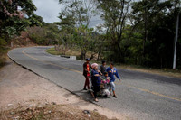 [ẢNH] Hành trình gian khổ của đoàn người di cư Honduras đang đổ về biên giới với Mỹ
